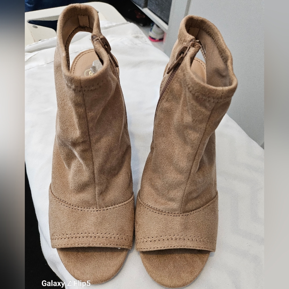 ROUTE 66, PEEP TOE SLING BACK BLOCK HEEL ANKLE BOOTIE, SIZE 8, TAN